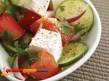 Beyaz Peynirli Domates Salatası