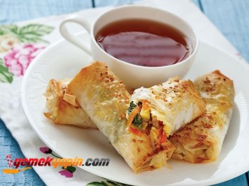 BAKLAVA YUFKASINDA SEBZELİ BÖREK