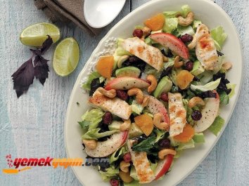 Kuruyemişli Yaz Salatası