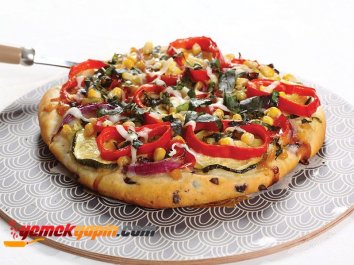 SEBZELİ PİZZA