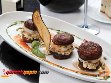 PATLICAN İLE DOLDURULMUŞ PORTOBELLO MANTARI