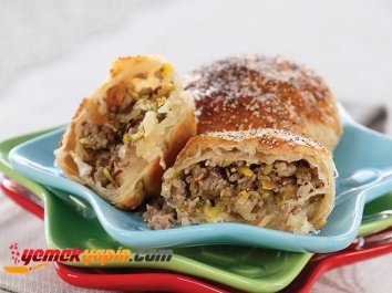 KIYMALI VE ANTEP FISTIKLI MİLFÖY BÖREK