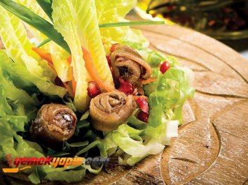ANÇUEZLİ YEŞİL SALATA