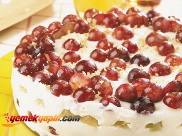 ÜZÜMLÜ VE MUHALLEBİLİ PASTA