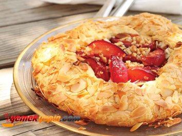 KIRMIZI ERİKLİ, BADEMLİ TART