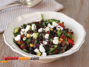 Lor Peynirli Salata