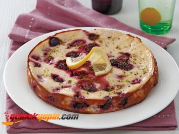 BÖĞÜRTLENLİ FIRINLANMIŞ CHEESECAKE