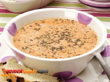 Yoğurtlu Yarma Çorbası