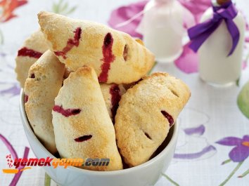 ELMALI VE VİŞNELİ MİNİ ÇÖREK
