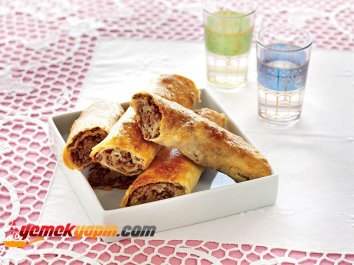 KIYMALI VE CEVİZLİ BÖREK