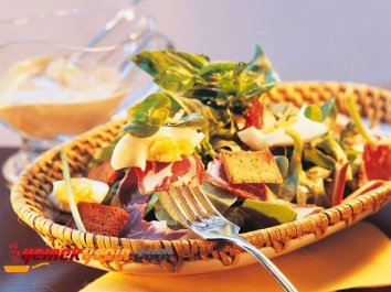 Pastırmalı Semizotu Salatası