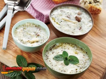 Erişteli Ve Köfteli Yoğurt Çorbası