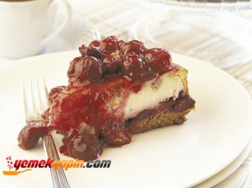 VİŞNELİ ACIBADEM KURABİYELİ CHEESECAKE