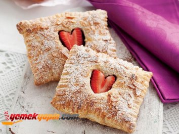 ÇİLEKLİ POPTART