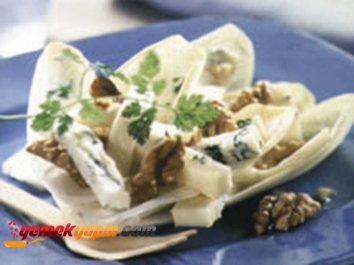 Peynirli Ve Cevizli Hindiba Salatası