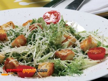 Tavuklu Sezar Salatası