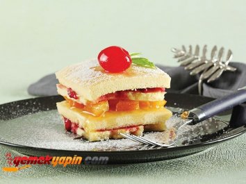 ŞEFTALİLİ VE BÖĞÜRTLENLİ TOST KEK