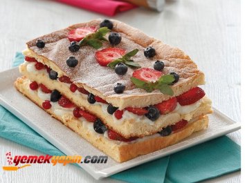 MEYVELİ PASTA