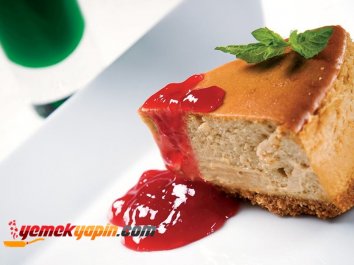 ÇİLEK REÇELLİ CHEESECAKE