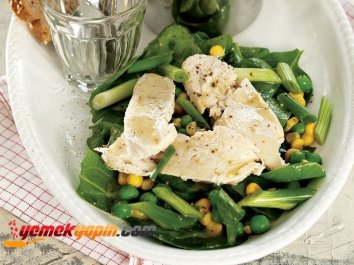 Tahin Soslu Ve Tavuk Etli Salata