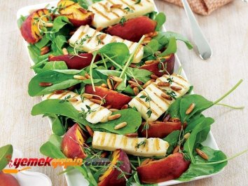 Hellim Peynirli Ve Şeftalili Salata