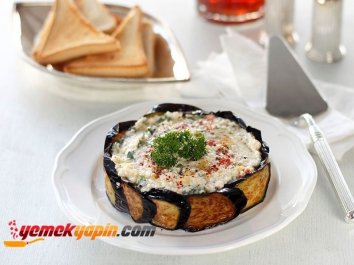 Patlıcan Taçlı Bulgur Salatası