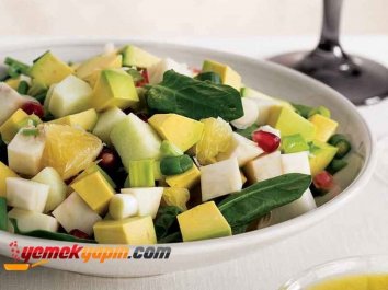 Avokadolu ve Yeşil Elmalı Narlı Salata