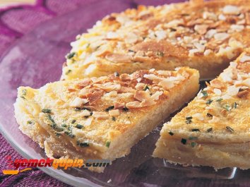FINDIKLI VE PEYNİRLİ BÖREK