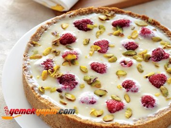 BEYAZ ÇİKOLATALI VE FRAMBUAZLI TART