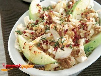 Elmalı Ve Acı Biberli Lahana Salatası