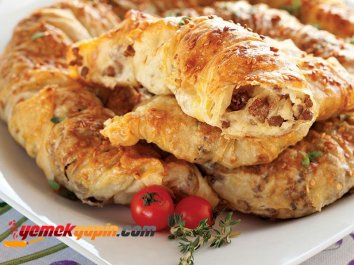 KIYMALI VE BEĞENDİLİ BÖREK