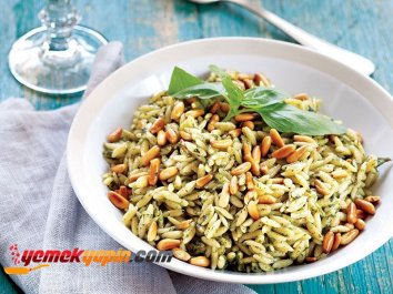 PESTO SOSLU VE ÇAM FISTIKLI ARPA ŞEHRİYE PİLAVI