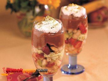 ÇİKOLATA SOSLU MEYVE KUP