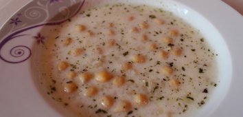 Etli Nohutlu Yoğurt Çorbası