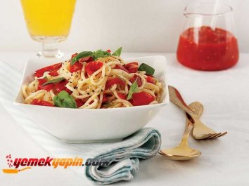 Biberli ve Kiraz Domatesli Spagetti