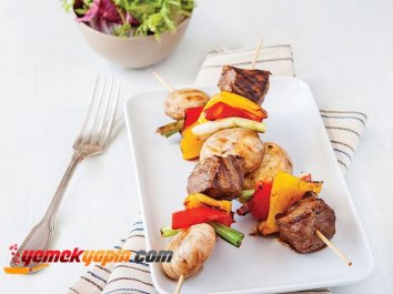 MANTARLI VE RENKLİ BİBERLİ KONTRFİLE ŞİŞ