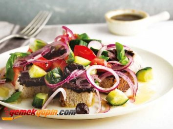 Panzanella Salatası