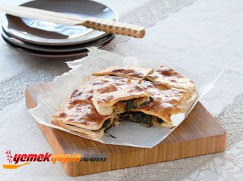 PAZILI TEPSİ BÖREĞİ