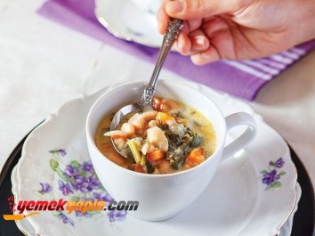 Bulgurlu Ve Terbiyeli Karalahana Çorbası