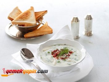 Erişteli Bezelye Çorbası