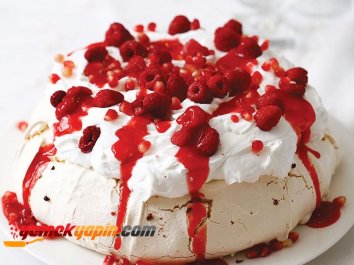 NARLI VE FRAMBUAZLI PAVLOVA