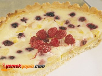 MEYVELİ VE KREMALI TART