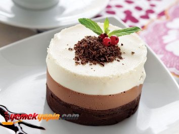 ÜÇ ÇİKOLATALI KREMALI PASTA