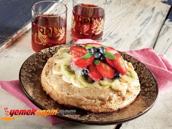 MERENGLİ VE FINDIK EZMELİ PASTA