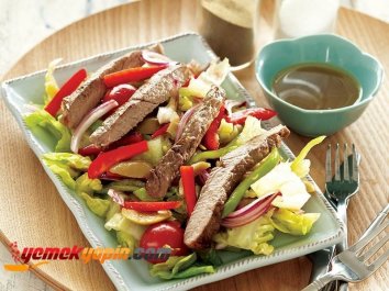 Soslu Ve Biftekli Salata