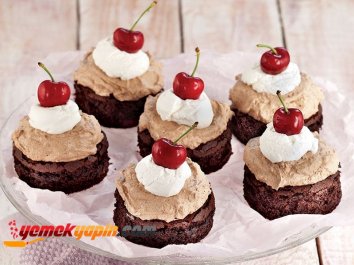 KİRAZLI BROWNİE PASTACIKLAR