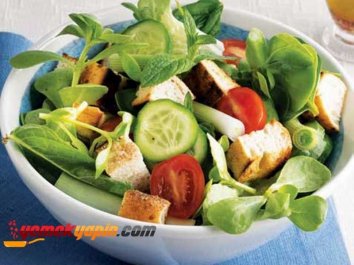 Pideli Sumak Soslu Yeşil Salata