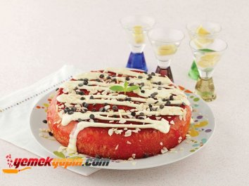 ÇİLEK JÖLELİ PRATİK PASTA