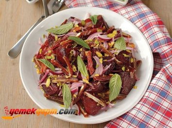 Hurmalı Pancar Salatası
