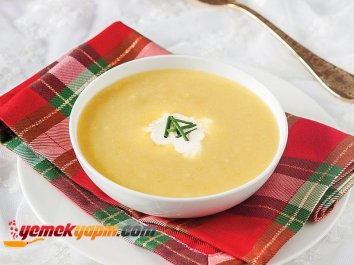 Patatesli Ve Pırasalı Çorba